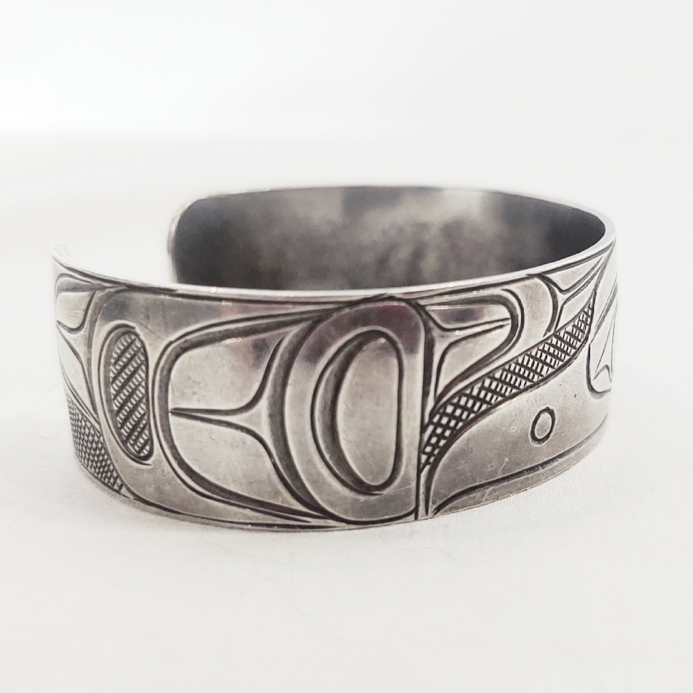 First Nation Paddy Seaweed Signed Sterling Silver Raven Cuff Bracelet - Picture 7 of 11